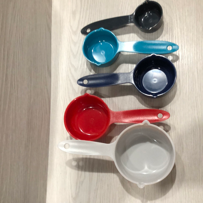 ST/5 MEASURING CUPS
